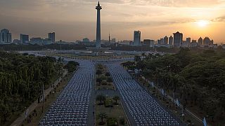 Thousands attempt to break world record with Indonesian line dance ahead of Asian Games