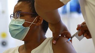 South Africa to destroy 100,000 covid 19 vaccines by end of March ?